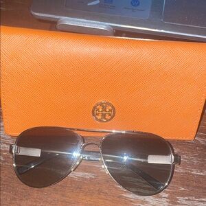 Tory Burch TY6010 gold Metallic Aviator Sunglasses with logo Orange Case